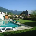 A Casa Estrelícia-dourada Garcês * São Vicente