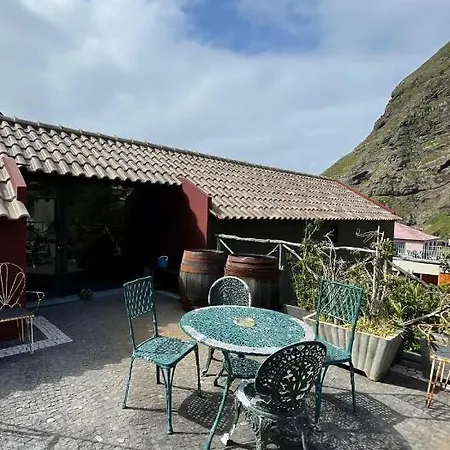 A Casa Estrelicia-dourada Garces Sao Vicente (Madeira)