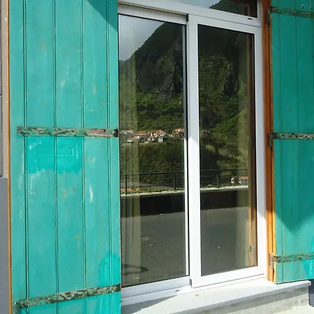 A Casa Estrelícia-dourada Garcês *