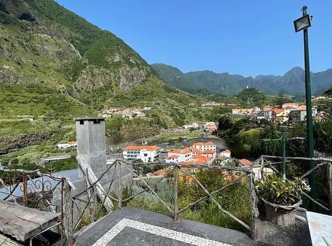 A Casa Estrelicia-dourada Garces مزرعة للإقامة