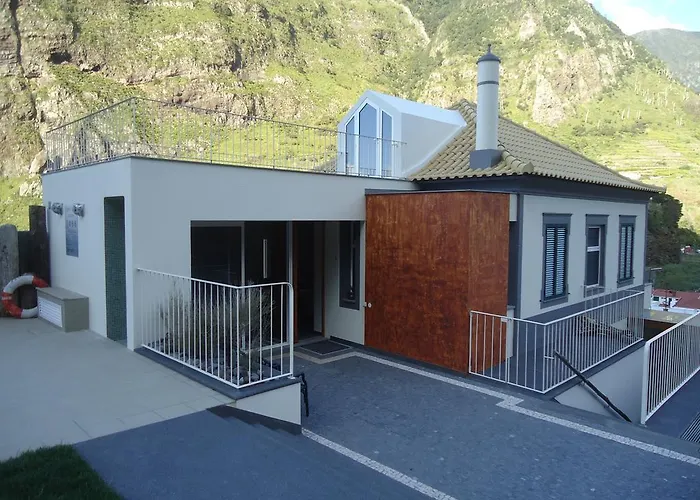 A Casa Estrelicia-dourada Garces Фермерский дом *